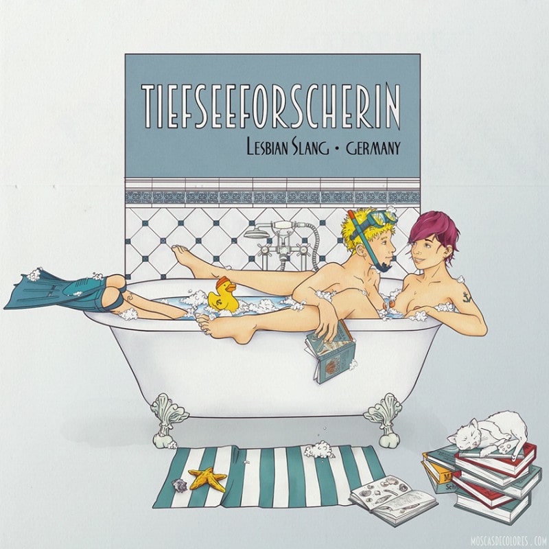 Illustration of two women inside a bathtub, in front of a wall where the word Tiefseeforscherin appears. One of them with a book in hand on marine biology to carry out a preliminary study on mussels and clams. With the snorkel prepared, she is about to carry out an in-depth study of her companion.