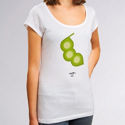 Close-up photograph of a white T-shirt worn by a girl with the Gousse drawing, a pod of peas drawn with different shades of green.