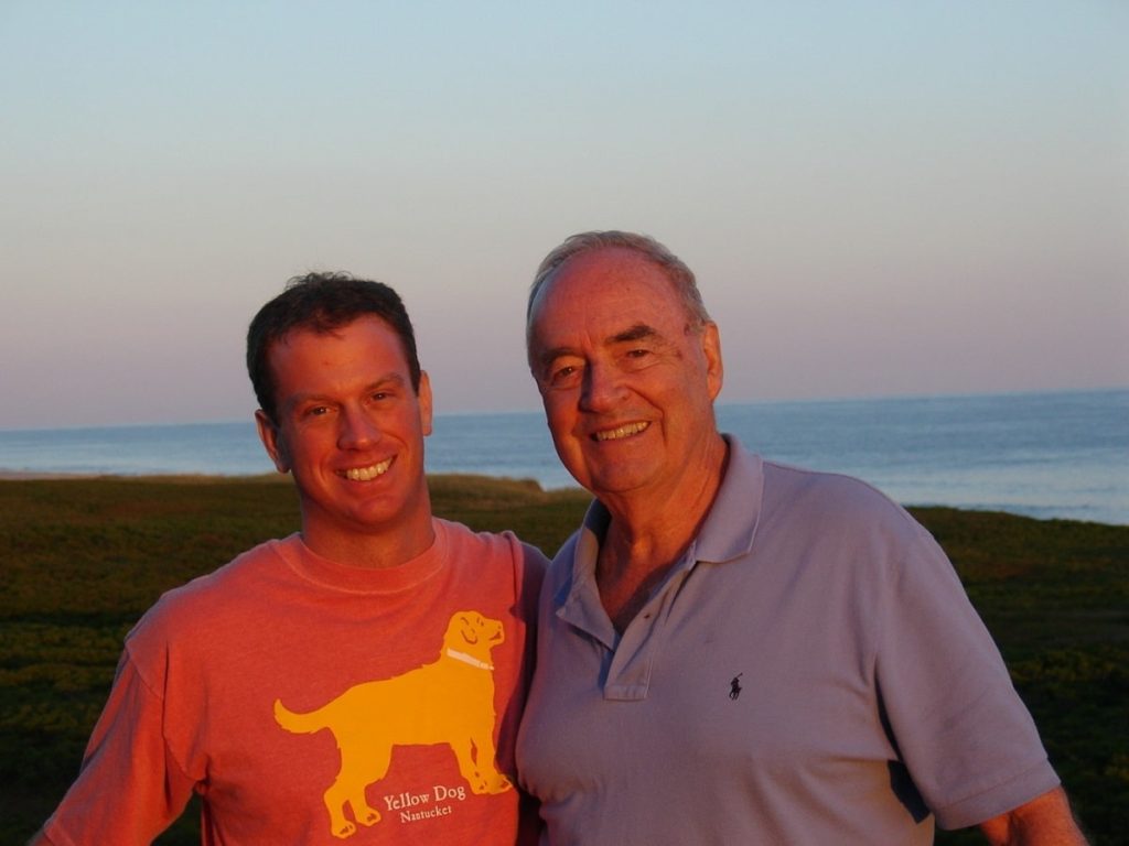 Comportamiento homosexual. Harris Wofford y Matthew Charlton abrazados, junto al mar.